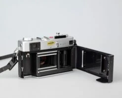 Minolta Hi-Matic E Compact 35mm Rangefinder Camera Feat. 40mm F1.7 Rokkor Lens (serial 328710)(Minolta Hi Matic E Compact 35mm Rangefinder Camera Feat 40mm F1 7 Rokkor Lens Serial 328710) -Vintage Camera Store minolta hi matic E 35mm rangefinder camera serial 328710 202304213776