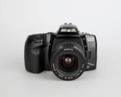 Minolta Maxxum 400si 35mm Film SLR W/ AF 35-80mm Lens (serial 87730923)(Minolta Maxxum 400si 35mm Film Slr W Af 35 80mm Lens Serial 87730923)