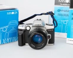 Minolta Maxxum 5 35mm SLR W/ 50mm F1.7 Lens + Manuals + Original Box(Minolta Maxxum 5 35mm Slr W 50mm F1 7 Lens Manuals Original Box) -Vintage Camera Store minolta maxxum 5 35mm SLR Camera w box 202304284011