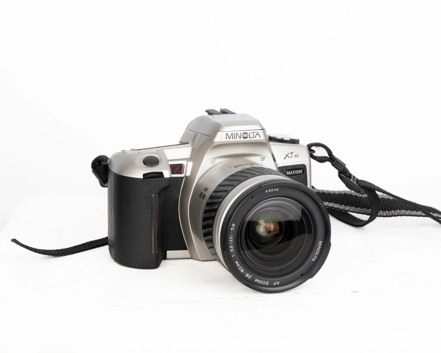 Minolta Maxxum XTsi 35mm Film SLR W/ 28-80mm Lens + Minolta Camera Bag + Remote Control (serial 94009570)(Minolta Maxxum Xtsi 35mm Film Slr W 28 80mm Lens Minolta Camera Bag Serial 94009570) - Image 4