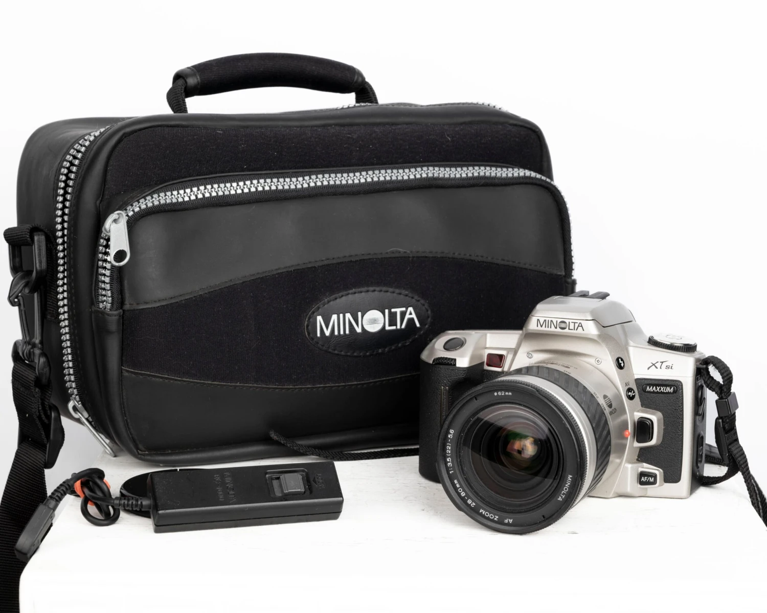 Minolta Maxxum XTsi 35mm Film SLR W/ 28-80mm Lens + Minolta Camera Bag + Remote Control (serial 94009570)(Minolta Maxxum Xtsi 35mm Film Slr W 28 80mm Lens Minolta Camera Bag Serial 94009570) - Image 2