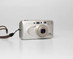 Minolta Riva Zoom 125 Compact 35mm Camera W/ Case (serial 40016465)(Minolta Riva Zoom 125 Compact 35mm Camera W Case Serial 40016465) -Vintage Camera Store minolta rivaZoom125 35mm film pns Camera serial 40016465 20250717 7