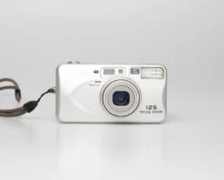 Minolta Riva Zoom 125 Compact 35mm Camera W/ Case (serial 40016465)(Minolta Riva Zoom 125 Compact 35mm Camera W Case Serial 40016465)