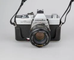 Minolta SRT 200 35mm SLR W/ Rokkor 50mm F1.7 Lens + Ever-ready Case (serial 7527170)(Minolta Srt 200 35mm Slr W Rokkor 50mm F1 7 Lens Serial 7527170) -Vintage Camera Store minolta srt 200202304273959