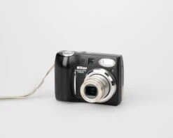 Nikon Coolpix 7600 7MP CCD Sensor Digicam W/ Battery Charger + Manual In French (uses AA Batteries)(Nikon Coolpix 7600 7mp Ccd Sensor Digicam W Battery Charger Manual In French Uses Aa Batteries) -Vintage Camera Store nikon coolpix 7600 ccd digicam 202304304134