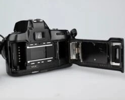 Nikon F70 35mm Film SLR W/ AF Nikkor 28-80mm 3.5-5.6D Lens(Nikon F70 35mm Film Slr W Af Nikkor 28 80mm 3 5 5 6d Lens) -Vintage Camera Store nikon f70 slr camera with 28 80mm lens 202211182311