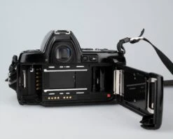 Nikon F-801 35mm SLR + Nikon Speedlight SB-24 + AF Nikkor 35-80mm Lens + Manual(Nikon F 801s 35mm Slr Nikon Speedlight Sb 24 Af Nikkor 35 80mm Lens) -Vintage Camera Store nikon f801 35mmSLR with SB 24 speedlight 202212112605