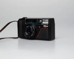 Nikon One Touch (L35AF3) 35mm Camera W/ Case (serial 3214857) | Film🎞tested(Nikon One Touch L35af3 35mm Camera W Case Serial 3214857) -Vintage Camera Store nikon one touch af3 35mm film pns camera serial 3214857 20241203 5