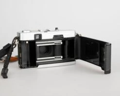 Olympus Trip 35 35mm Camera (serial 4122770)(Olympus Trip 35 35mm Camera Serial 4122770) -Vintage Camera Store olympu trip 35 35mm zone focus film Camera film tested serial 4122770 202310305651