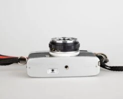 Olympus Trip 35 35mm Camera (serial 4122770)(Olympus Trip 35 35mm Camera Serial 4122770) -Vintage Camera Store olympu trip 35 35mm zone focus film Camera film tested serial 4122770 202310305653