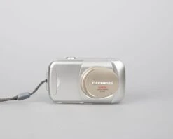 Olympus Camedia D-395 3.2 MP CCD Sensor Digicam W/ 256MB XD Card (uses AA Batteries)(Olympus Camedia D 395 3 2 Mp Ccd Sensor Digicam W 256mb Xd Card Uses Aa Batteries) -Vintage Camera Store olympus camedia d 395 3.2 megapixel digicam 20240310 996