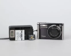 Olympus Stylus 9000 12MP CCD Sensor Digicam W/ Charger + Battery + 128MB XD Card(Olympus Stylus 9000 12mp Ccd Sensor Digicam W Charger Battery 128mb Xd Card)