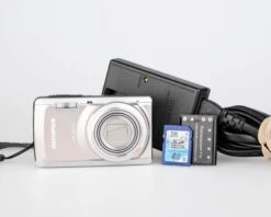 Olympus Stylus 7040 (aka Mju 7040) 14MP CCD Sensor Digicam W/ Charger + Battery + 4GB SD Card(Olympus Stylus 7040 14mp Ccd Sensor Digicam W Charger Battery 4gb Sd Card)