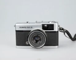 Olympus Trip 35 35mm Camera W/ Case (serial 3431767)(Olympus Trip 35 35mm Camera W Case Serial 3431767)