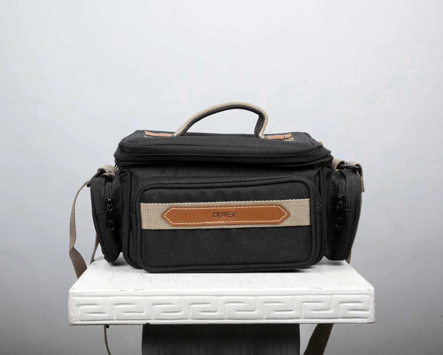 Optex Mid-sized Black And Tan Camera Bag(Optex Mid Sized Black And Tan Camera Bag)