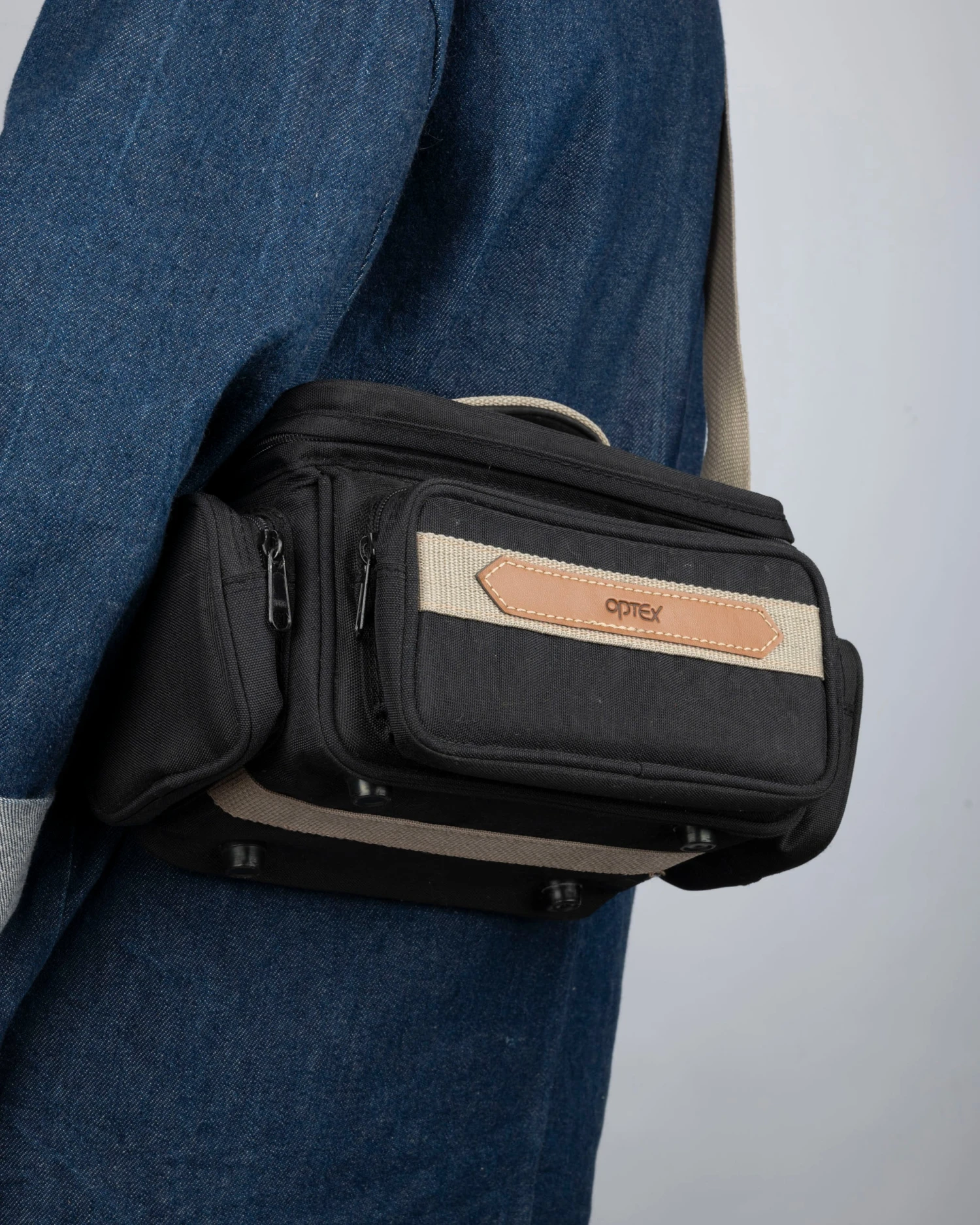 Optex Mid-sized Black And Tan Camera Bag(Optex Mid Sized Black And Tan Camera Bag) - Image 5