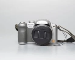 Panasonic Lumix DMC-FZ7 6 MP CCD Sensor Digicam Feat. Leica DC Vario-Elmarit 1:2.8/6-72 ASPH Lens W/ Charger + Battery + 1GB SD Card (serial H6SU00404R)(Panasonic Lumix Dmc Fz7 6 Mp Ccd Sensor Digicam Featuring Leica Dc Vario Elmarit 1 2 8 6 72 Asph Lens W Charger Battery 1gb Sd Card Serial H6su00404r) -Vintage Camera Store panasonic DMC FZ7 digicam serial H6SU00404R 20250328 9