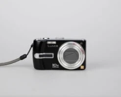 Panasonic Lumix DMC-TZ3 Digicam Feat/ 7.2 MP CCD Sensor + Leica DC Vario-Elmarit Lens W/ Charger + 2x Battery Packs(Panasonic Lumix Dmc Tz3 Digicam Feat 7 2 Mp Ccd Sensor 28 280mm Equiv Leica Dc Vario Elmarit Lens W Charger 2x Battery Pack) -Vintage Camera Store panasonic lumix dmc tz3 7.2 megapixel CCD digicam 20240311 1028