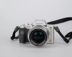 Panasonic Lumix DMC-FZ20 Digicam Feat/ 5 MP CCD Sensor + Leica DC Vario-Elmarit 1:2.8/6-72 ASPH Lens W/ Charger + Battery + 2GB SD Card(Panasonic Lumix Dmc_fz20 Digicam Feat 5 Mp Ccd Sensor Leica Dc Vario Elmarit 1 2 8 6 72 Asph Lens W Charger Battery 2gb Sd Card) -Vintage Camera Store panasonic lumix dmc fz20 20240310 975