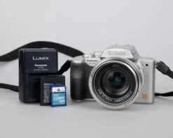 Panasonic Lumix DMC-FZ20 Digicam Feat/ 5 MP CCD Sensor + Leica DC Vario-Elmarit 1:2.8/6-72 ASPH Lens W/ Charger + Battery + 2GB SD Card(Panasonic Lumix Dmc_fz20 Digicam Feat 5 Mp Ccd Sensor Leica Dc Vario Elmarit 1 2 8 6 72 Asph Lens W Charger Battery 2gb Sd Card)