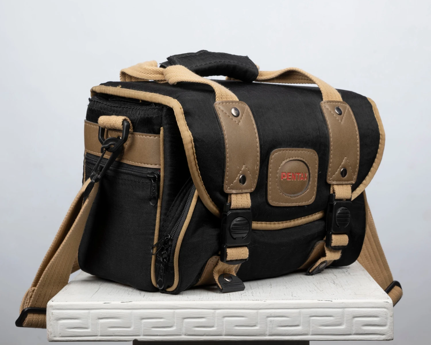 Pentax Black And Tan Mid-sized Camera Bag(Pentax Black And Tan Mid Sized Camera Bag) - Image 2