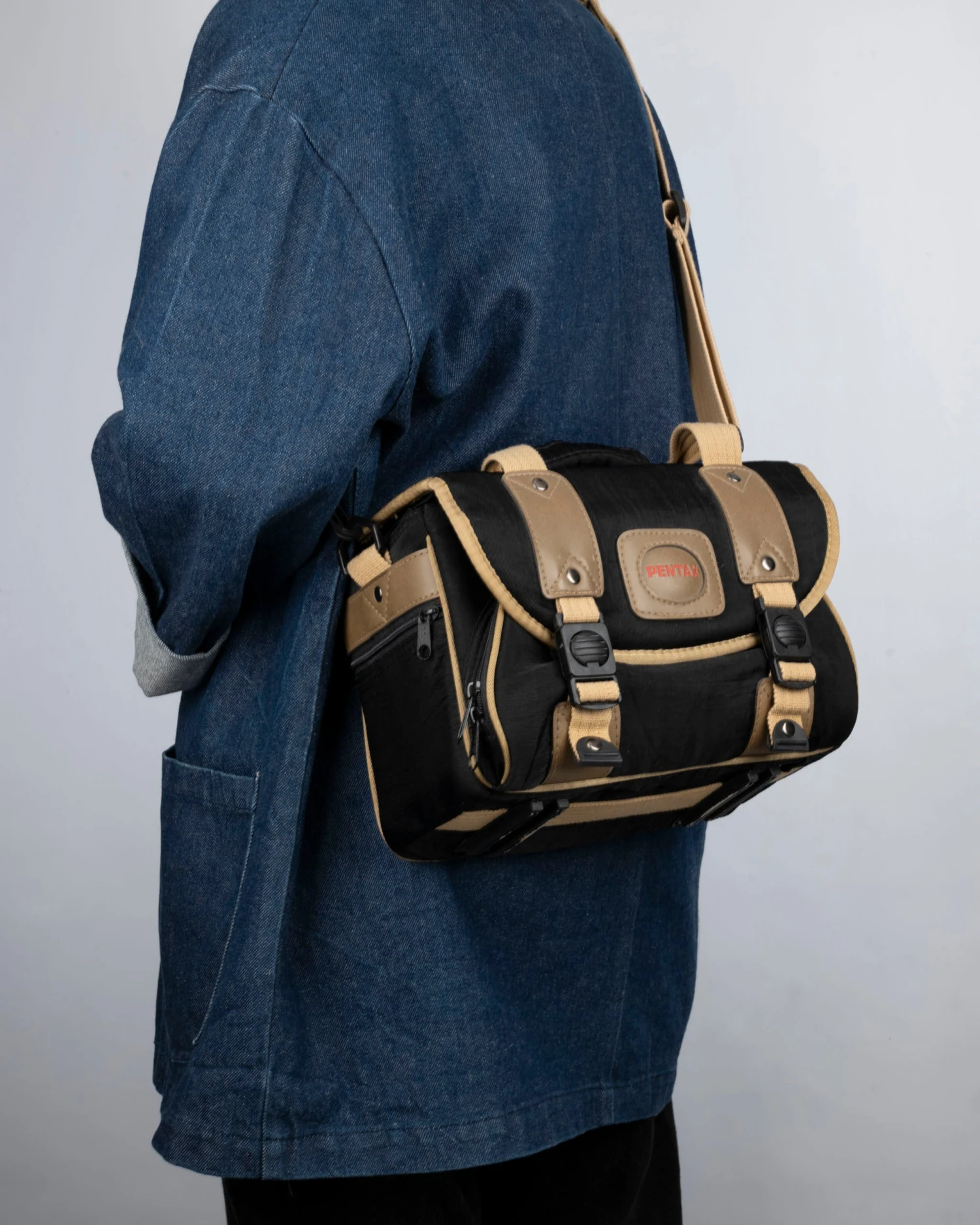 Pentax Black And Tan Mid-sized Camera Bag(Pentax Black And Tan Mid Sized Camera Bag) - Image 8