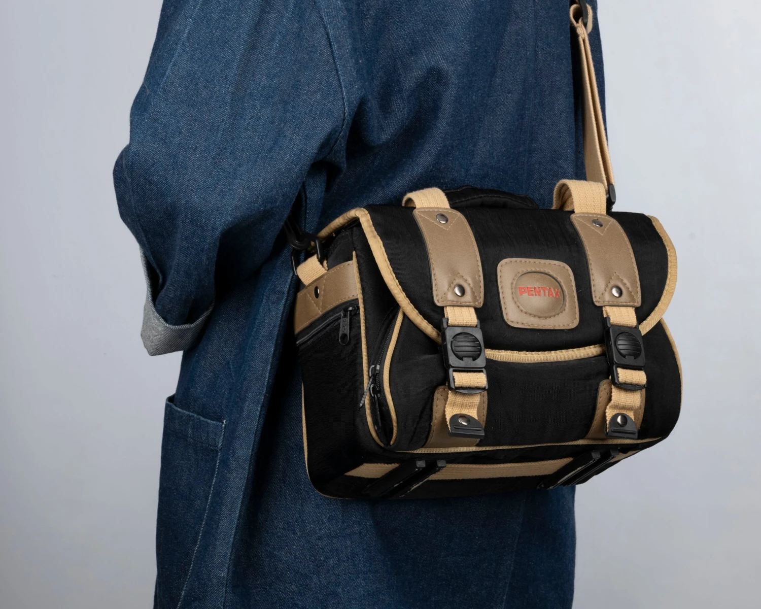 Pentax Black And Tan Mid-sized Camera Bag(Pentax Black And Tan Mid Sized Camera Bag) - Image 9