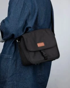 Pentax Black Mid-sized Camera Bag(Pentax Black Mid Sized Camera Bag) -Vintage Camera Store pentax black medium sized camera shoulder bag 20240222 611