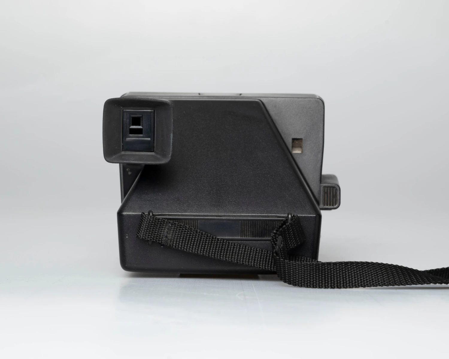 Polaroid Autofocus 660 Land Camera Instant Film Camera (serial C2Z07326NB)(Polaroid Autofocus 660 Land Camera Instant Film Camera Serial C2z07326nb) 5 Polaroid Autofocus 660 Land Camera Instant Film Camera (serial C2Z07326NB)(Polaroid Autofocus 660 Land Camera Instant Film Camera Serial C2z07326nb) - Image 5