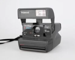 Polaroid OneStep Close-up 600 Instant Camera (serial M3X5322CCDA)(Polaroid Onestep Close Up 600 Instant Camera Serial M3x5322ccda) -Vintage Camera Store polaroid OneStep Closeup 600 instant camera serial M3X5322CCDA 20240106 464