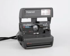 Polaroid OneStep Close-up 600 Instant Camera (serial M3X5322CCDA)(Polaroid Onestep Close Up 600 Instant Camera Serial M3x5322ccda)