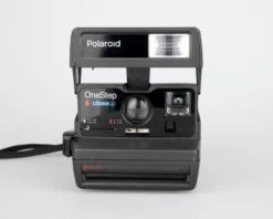 Polaroid OneStep Close-up 600 Instant Camera (serial M3X5322CCDA)(Polaroid Onestep Close Up 600 Instant Camera Serial M3x5322ccda) -Vintage Camera Store polaroid OneStep Closeup 600 instant camera serial M3X5322CCDA 20240106 467