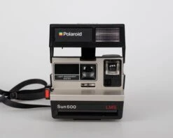 Polaroid Sun 600 LMS Instant Film Camera (serial ESF18918NG)(Polaroid Sun 600 Lms Instant Film Camera Serial Esf18918ng)