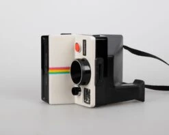 Polaroid One Step (original) Users SX-70 Instant Film (serial CVH821DA)(Polaroid One Step Original Users Sx 70 Instant Film Serial Cvh821da) -Vintage Camera Store polaroid onestep rainbow serial CVH821DA 20240325 1247