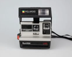 Polaroid Sun 600 LMS Instant Film Camera (serial K3Q39243NA)(Polaroid Sun 600 Lms Instant Film Camera Serial K3q39243na)