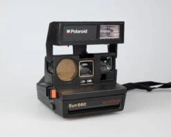Polaroid Sun 660 Autofocus Instant Film Camera (serial E6R6069VE)(Polaroid Sun 660 Autofocus Instant Film Camera Serial E6r6069ve)