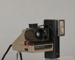 Polaroid Polasonic 4000 (aka One Step Sonar) Autofocus Instant Camera With Polatronic Flash(Polaroid Polasonic 4000 Aka One Step Sonar Autofocus Instant Camera With Polatronic Flash) -Vintage Camera Store polaroidpolasonic4000withflash 20201127 705