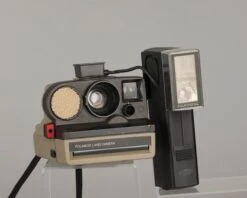 Polaroid Polasonic 4000 (aka One Step Sonar) Autofocus Instant Camera With Polatronic Flash(Polaroid Polasonic 4000 Aka One Step Sonar Autofocus Instant Camera With Polatronic Flash)