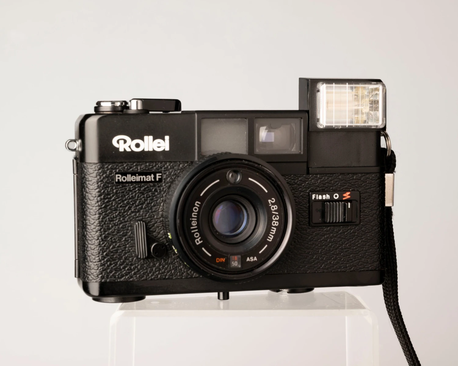 Rolleimat F 35mm Zone Focus Camera W/ Box, Case, And Manual(Rolleimat F 35mm Zone Focus Camera W Box Case And Manual) 4 Rolleimat F 35mm Zone Focus Camera W/ Box, Case, And Manual(Rolleimat F 35mm Zone Focus Camera W Box Case And Manual) - Image 4