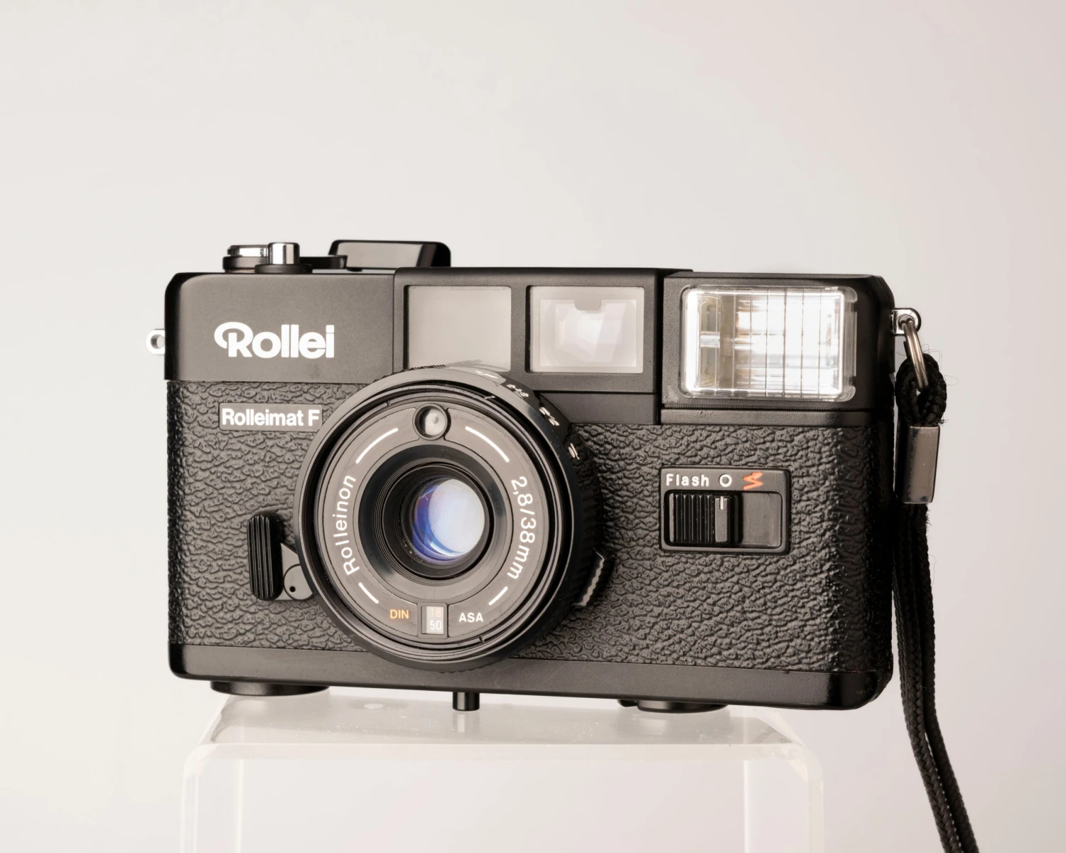 Rolleimat F 35mm Zone Focus Camera W/ Box, Case, And Manual(Rolleimat F 35mm Zone Focus Camera W Box Case And Manual) 3 Rolleimat F 35mm Zone Focus Camera W/ Box, Case, And Manual(Rolleimat F 35mm Zone Focus Camera W Box Case And Manual) - Image 3