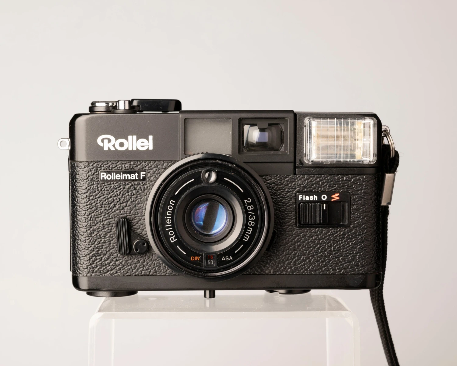 Rolleimat F 35mm Zone Focus Camera W/ Box, Case, And Manual(Rolleimat F 35mm Zone Focus Camera W Box Case And Manual) 2 Rolleimat F 35mm Zone Focus Camera W/ Box, Case, And Manual(Rolleimat F 35mm Zone Focus Camera W Box Case And Manual) - Image 2