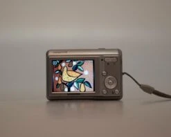 Samsung ES15 10 MP CCD Sensor Digicam W/ 4GB SD Card (serial A24QC90SB02216P)(Samsung Es15 10 Mp Ccd Sensor Digicam W 4gb Sd Card Serial A24qc90sb02216p) 16 Samsung ES15 10 MP CCD Sensor Digicam W/ 4GB SD Card (serial A24QC90SB02216P)(Samsung Es15 10 Mp Ccd Sensor Digicam W 4gb Sd Card Serial A24qc90sb02216p) -Vintage Camera Store samsung ES15 digital pns camera serial A24QC90SB02216P 20241210 1