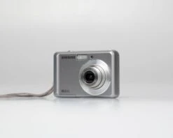 Samsung ES15 10 MP CCD Sensor Digicam W/ 4GB SD Card (serial A24QC90SB02216P)(Samsung Es15 10 Mp Ccd Sensor Digicam W 4gb Sd Card Serial A24qc90sb02216p) 15 Samsung ES15 10 MP CCD Sensor Digicam W/ 4GB SD Card (serial A24QC90SB02216P)(Samsung Es15 10 Mp Ccd Sensor Digicam W 4gb Sd Card Serial A24qc90sb02216p) -Vintage Camera Store samsung ES15 digital pns camera serial A24QC90SB02216P 20241210 5