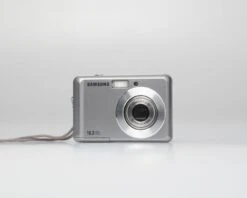 Samsung ES15 10 MP CCD Sensor Digicam W/ 4GB SD Card (serial A24QC90SB02216P)(Samsung Es15 10 Mp Ccd Sensor Digicam W 4gb Sd Card Serial A24qc90sb02216p) 12 Samsung ES15 10 MP CCD Sensor Digicam W/ 4GB SD Card (serial A24QC90SB02216P)(Samsung Es15 10 Mp Ccd Sensor Digicam W 4gb Sd Card Serial A24qc90sb02216p) -Vintage Camera Store samsung ES15 digital pns camera serial A24QC90SB02216P 20241210 9