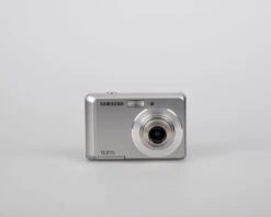 Samsung ES17 12.2 MP CCD Sensor Digicam (uses AA Batteries + SD Cards)(Samsung Es17 12 2 Mp Ccd Sensor Digicam Uses Aa Batteries Sd Cards) -Vintage Camera Store samsung ES17 12.2 megapixel ccd digicam 20240319 1114