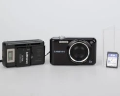 Samsung ES67 10 MP CCD Sensor Digicam W/ 4GB SD Card + Battery + Charger(Samsung Es67 10 Mp Ccd Sensor Digicam W 4gb Sd Card Battery Charger)