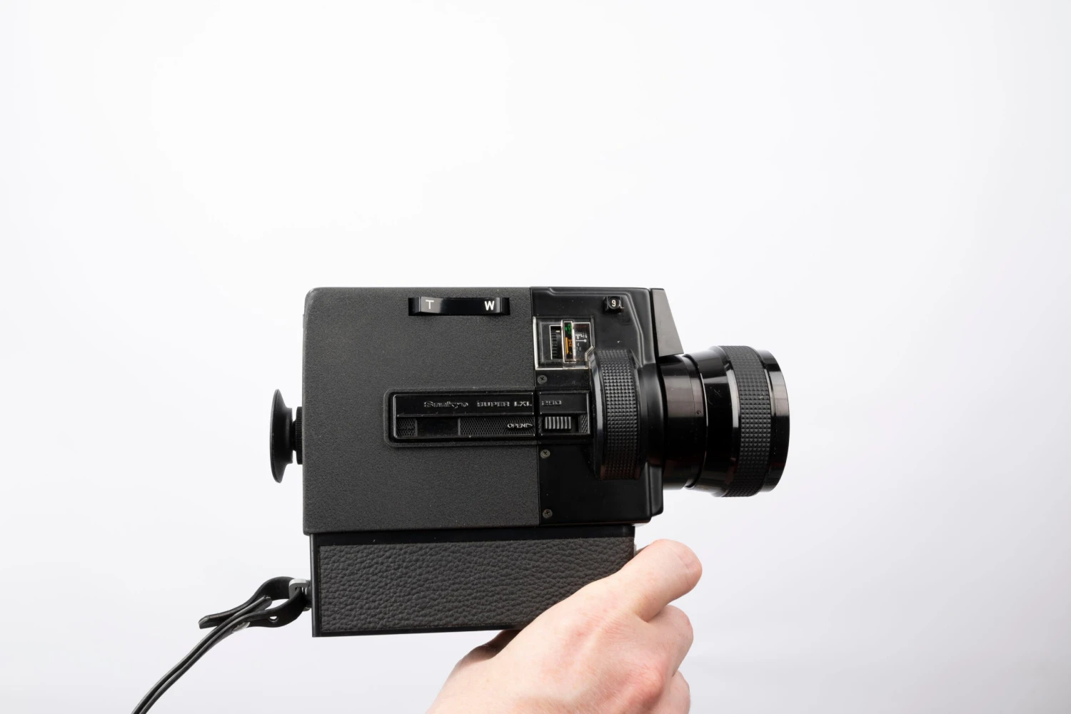 Sankyo Super LXL 250 Super 8 Camera W/ Case + Manual (serial 208792)(Sankyo Super Lxl 250 Super 8 Camera W Case Manual Serial 208792) 5 Sankyo Super LXL 250 Super 8 Camera W/ Case + Manual (serial 208792)(Sankyo Super Lxl 250 Super 8 Camera W Case Manual Serial 208792) - Image 5