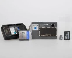 Sony Cyber-Shot DSC-T7 5.1 MP Digicam W/ 2 GB Memory Card + Charger + 2x Battery Packs(Sony Cyber Shot Dsc T7 5 1 Mp Digicam W 2 Gb Memory Card Charger 2x Battery Packs)