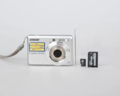 Sony Cyber-Shot DSC-S730 7.2 MP Digicam W/ 2 GB Memory Card (uses AA Batteries)(Sony Cyber Shot Dsc S730 7 2 Mp Digicam W 2 Gb Memory Card Uses Aa Batteries)