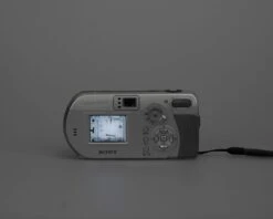 Sony Cyber-Shot DSC-P72 3.1 MP CCD Sensor Digicam W/ 16MB Memory Stick Card + Original Case (uses AA Batteries)(Sony Cyber Shot Dsc P72 3 1 Mp Ccd Sensor Digicam W 16mb Memory Stick Card Uses Aa Batteries) -Vintage Camera Store sony cybershot DSC 72 3.2 megapixel ccd digicam 20240311 1053
